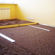 Припрема пода за ламинат: како препознати и отклонити недостатке на површини?
