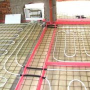 Gör-det-själv installation av elektrisk (kabel), vatten och film golvvärme