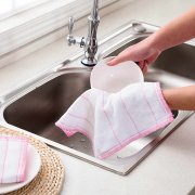 Vask et håndklæde i mikrobølgeovnen: rent og hvidt på 5 minutter