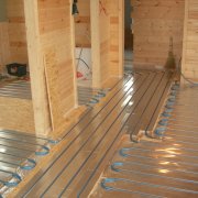 Warm floor on a wooden floor: an example of a water system on logs