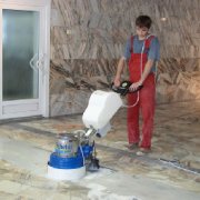 Poncer et polir les sols en pierre: apprendre à travailler avec le granit et le marbre
