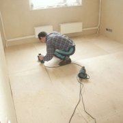 Como nivelar o piso em linóleo: trabalhar com bases de madeira e concreto