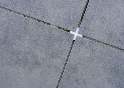 Special crosses for tiles
