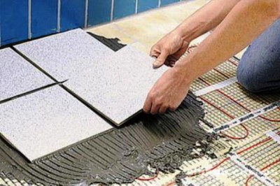 Плочките над подово отопление се полагат по обичайния начин.