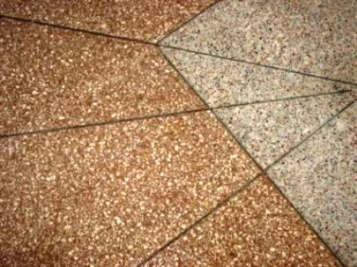 Įvairių spalvų mozaikinės grindys