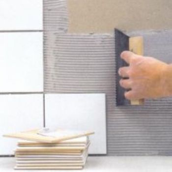 Układanie płytek na płycie gipsowo-kartonowej: przegląd niuansów prac instalacyjnych