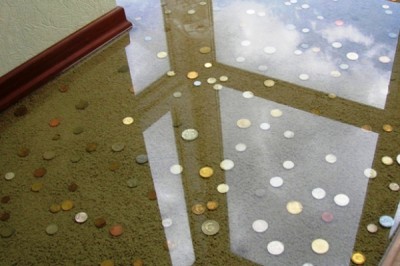 רצפה גורפת עם מטבעות