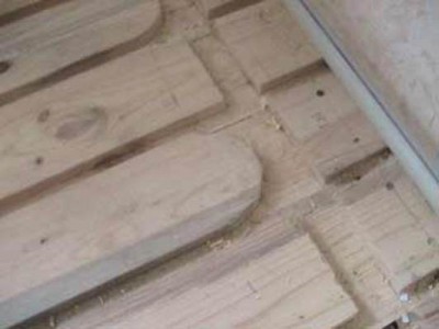 Caldo pavimento sul pavimento in legno: prepariamo le scanalature