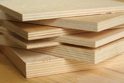 A madeira compensada é ideal para nivelar pisos de madeira