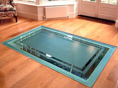Dekoracyjny szklany talerz w podłodze