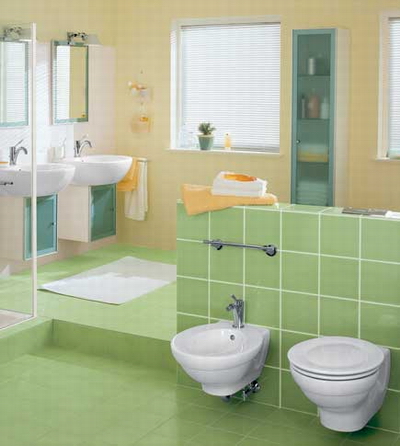 Kylpyhuoneen sisustuksen lämpimät värit