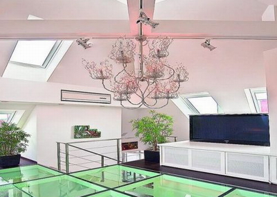 Instalación de un piso de vidrio en techos entre pisos: una sensación de ingravidez de la estructura