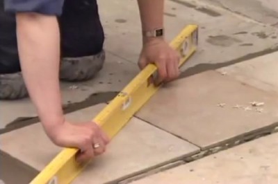 Do-it-yourself ceramic tile laying, horizontal check