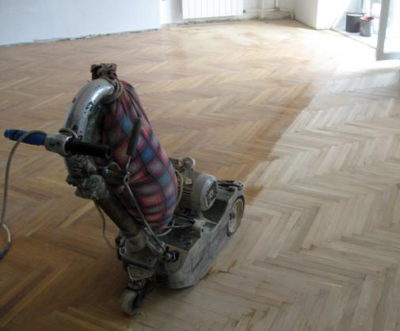 The first stage of grinding a wooden floor