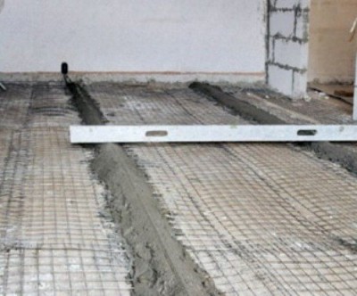 Seramik karolar için geleneksel taban - çimento şap - ahşap bir zemin üzerinde bile yapılabilir