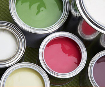 Är en vattenlöslig färg lämplig för att måla ett nytt trägolv?