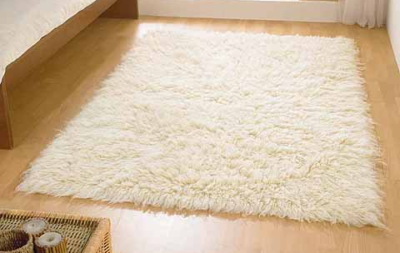 Light carpet with a long pile - the best solution for the bedroom