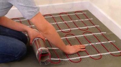 Elektriska mattor läggs på undergolvet eller avlagd utan användning av isolering