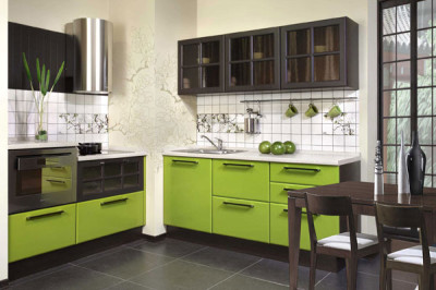 Kombinationen av grönt och grått i köket