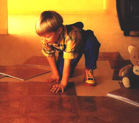 Vinyl floor tiles: analysis of the pros and cons + overview of installation technology