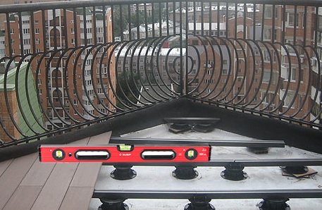 De vloer van een balkon uitlijnen: een overzicht van de beste methoden om een ​​plat oppervlak te creëren