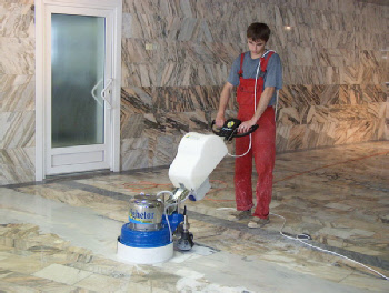 Mengisar dan menggilap lantai batu: belajar bekerja dengan granit dan marmar
