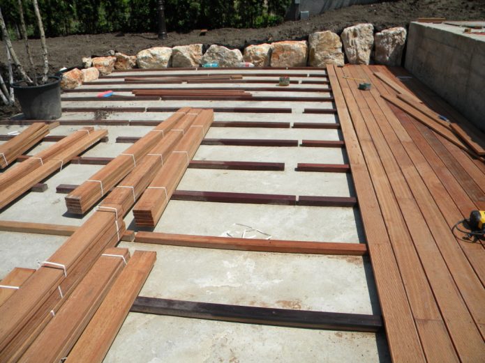 Pag-install ng isang terrace board