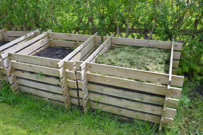 Compost box mula sa mga lumang board