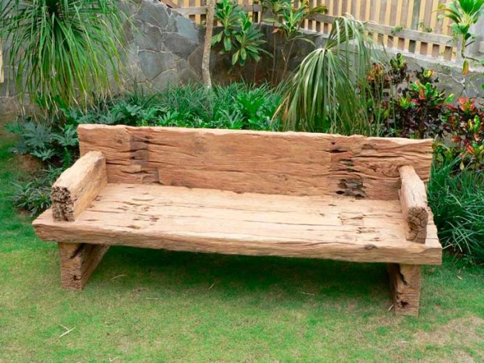 Дървена пейка