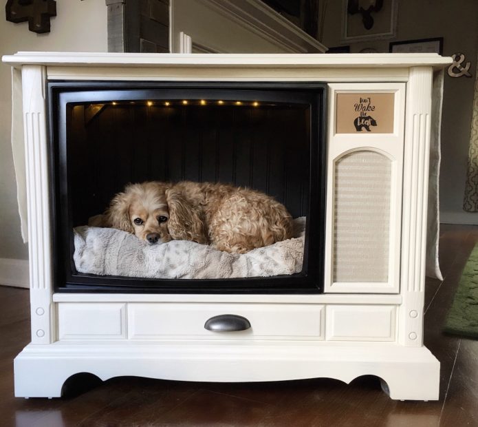 Šunų lova iš seno televizoriaus
