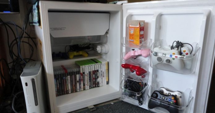 Skříň ze staré ledničky