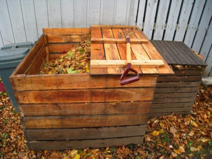 Kompostbox aus alten Brettern