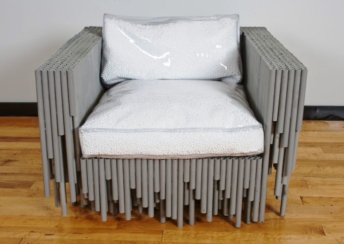 Fotel wykonany z rur PVC