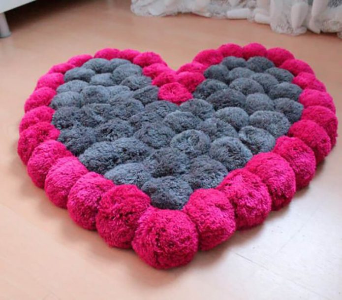 Rug from pompons