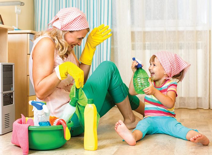 Mom and daughter sit on the floor, preparing for cleaning