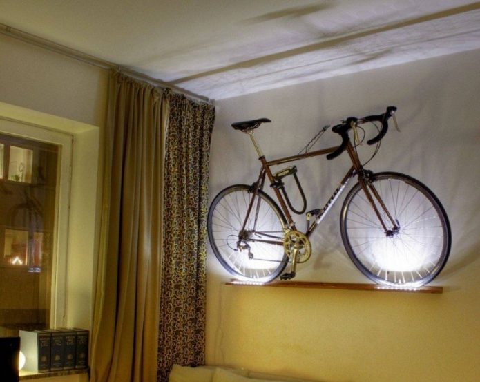 Scaffale illuminato per bicicletta