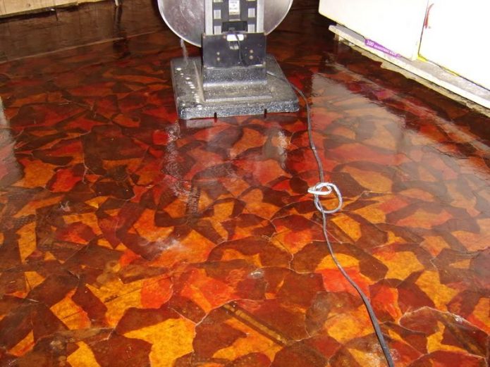 Broušení papírové podlahy