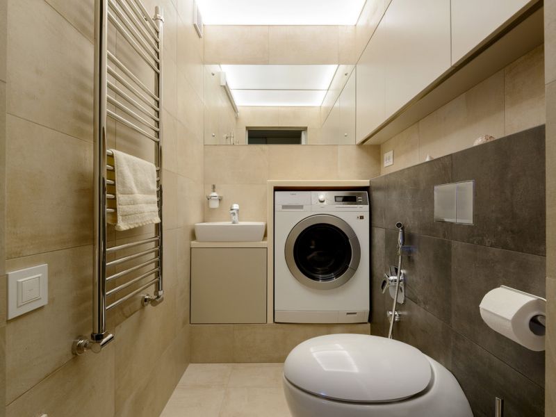 Πού να τοποθετήσετε ένα πλυντήριο: ιδέες για ένα στενό διαμέρισμα
