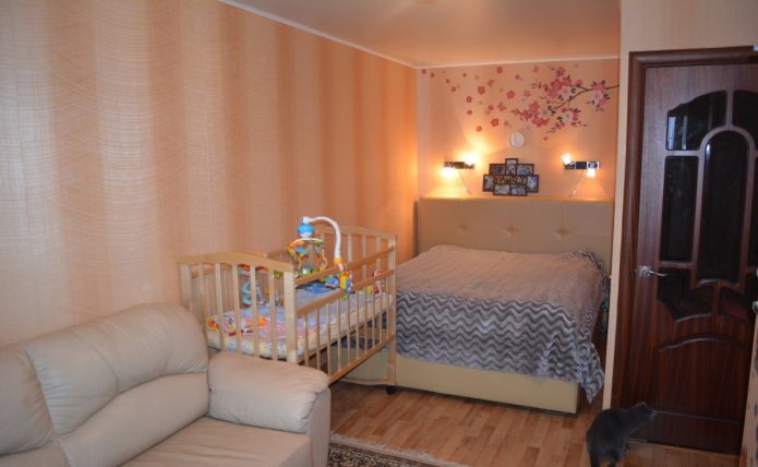 bērnu gultiņa studijas tipa dzīvoklī