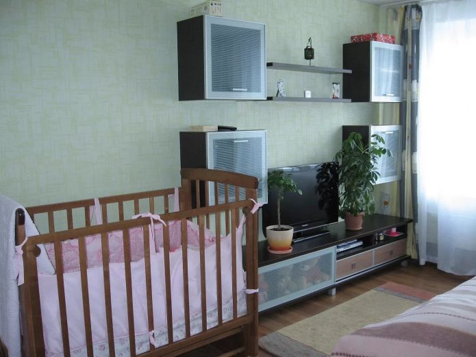 baby cot in a studio apartment