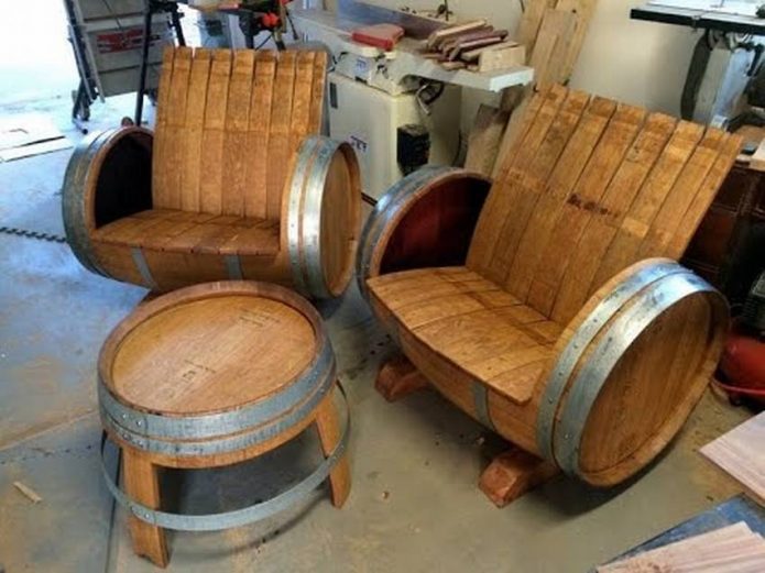 Cadeiras e mesa de barril