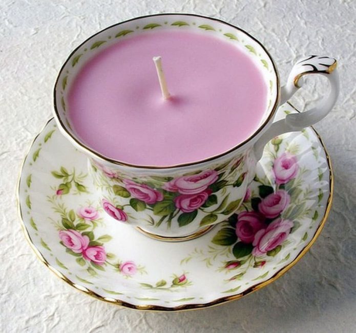 Žvakidė iš seno puodelio