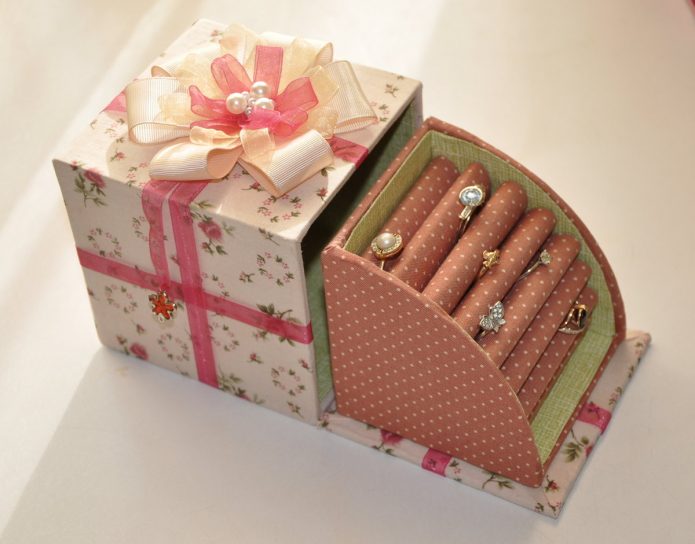 Hermosa caja hecha de caja de dulces