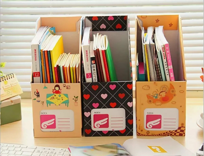 Organizer of three boxes for the student