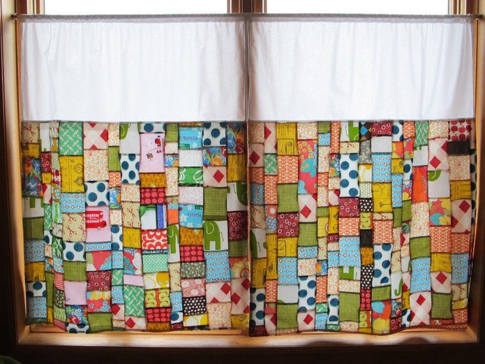 Petits rideaux patchwork
