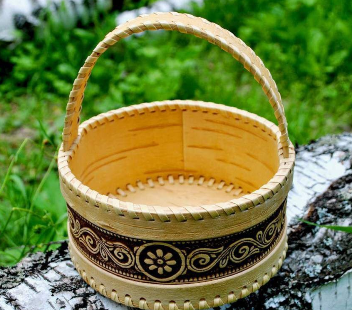 Round basket made of birch bark
