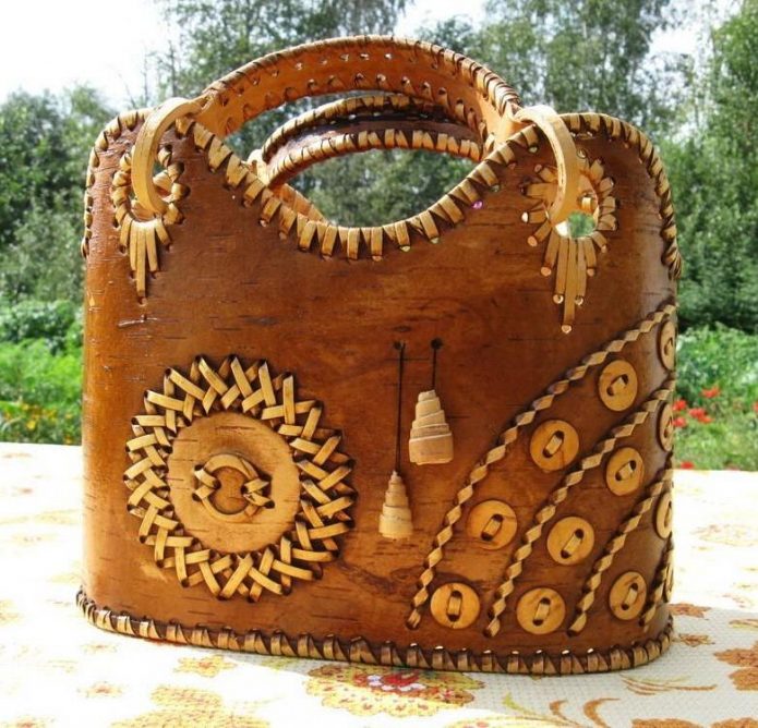 Beg yang diperbuat daripada kulit kayu birch