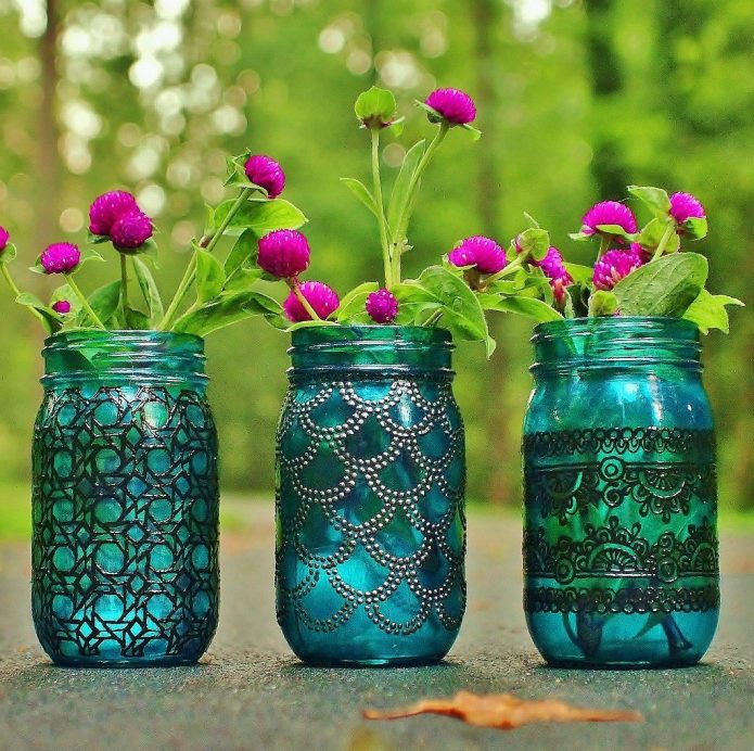 Möglichkeit, Vasen aus Dosen zu dekorieren