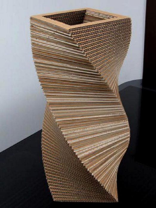 Vase de plancher en carton ondulé