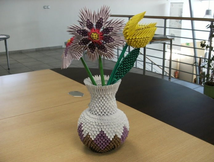 Origami paper vase and bouquet